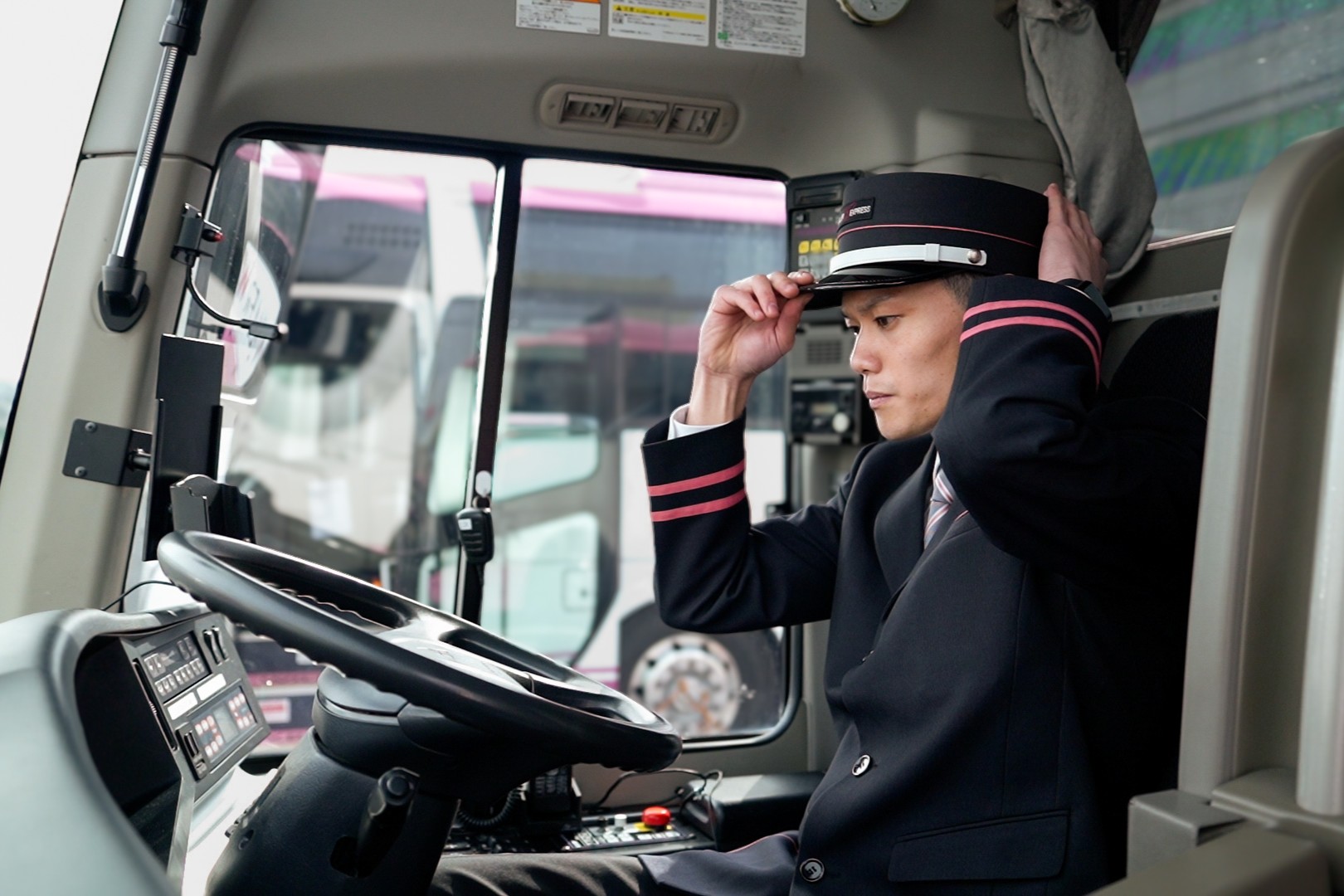 WILLER EXPRESS:高速バスの未来を担う「ハイウェイパイロット」の高卒採用を開始 ～自動車免許なしで入社可能、高卒から年収600万円を目指せる新キャリア～