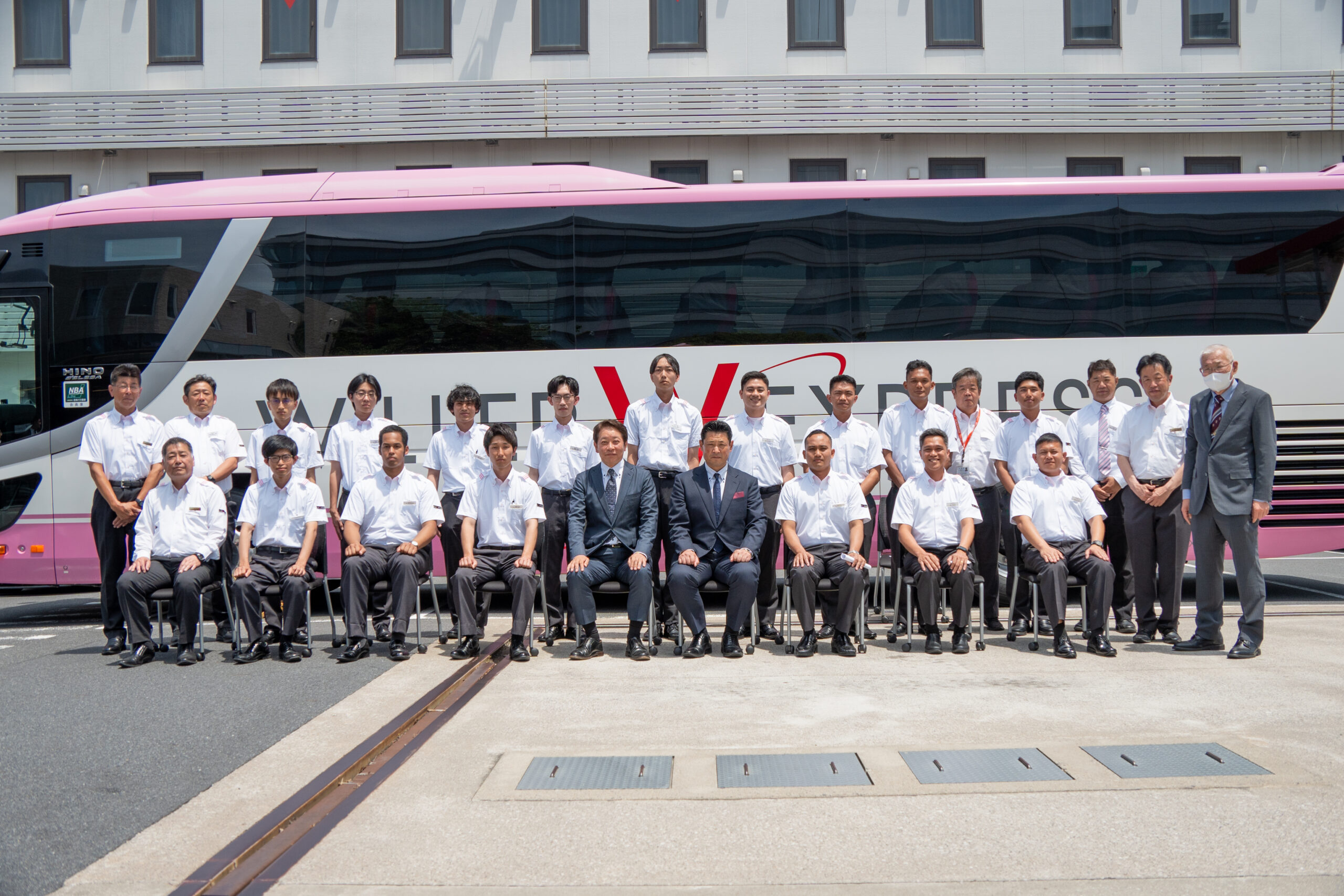 WILLER EXPRESS：外国籍人材を含むバス運転士の採用・育成を本格強化 ～バス業界の担い手不足や地域交通の維持という社会課題に挑み、未経験者を即戦力へ育てた「安全と接客の両立」の教育を、国籍を問わない同一基準で適用。日本語や生活支援の一気通貫サポートにより、持続可能な高速バス運行体制へ～